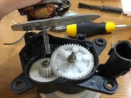 Before you start cleaning your grinder, you need to know how to take off the upper burr. Breville 860 Grinder Teardown Ifixit Repair Guide