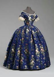 1850 Evening Dress This Dress Seems To Be Made Out Of Silk With Multiple Layers Historical Dresses Victorian Fashion Vintage Gowns