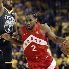 Kawhi leonard has some of the largest hands in nba history, which are officially measured at 9.75 inches long and 11.25 inches wide. Kawhi Leonard And Paul George Officially Join Los Angeles Clippers Nba The Guardian