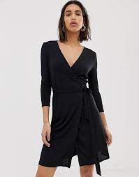 Retrouvez notre coquette robe portefeuille noire mango qui valorise {votre} forme. Mango Robe Portefeuille A Col V Noir Asos