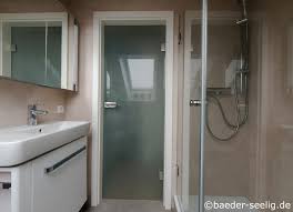 Praktische und kompakte badezimmer möbel auswählen. 3 Qm Minibad Mit Dachschrage Funktional Gestaltet Bader Seelig