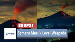 Erupsi gunung semeru kali ini disebabkan letusan sekunder yang hampir sama dengan letusan beberapa waktu lalu. Erupsi Gunung Semeru Masuk Kategori Level Waspada Youtube