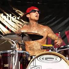 5 tips for drumming like travis barker подробнее. Travis Barker Biography Famous Drummers