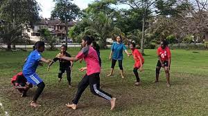 Permainan ini sangat terkenal di selatan asia dan tersebar dengan meluas di tenggara asia, jepun, dan iran. Permainan Tradisional Kaum India Kabbadi Youtube