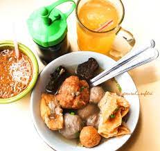 Stasiun merak adalah stasiun kereta pemberhentian terakhir sekaligus stasiun terminus pulau jawa bagian barat kulon, stasiun ini pun terhubung dengan. Nikmatnya Makan Bakso President Di Tepi Rel Kereta Api Nurul Sufitri S Blog