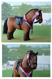Show Pony Modeled On A Prize Winner From This Year S Horse Of The Year Show Holzpferd Pferd Plusch