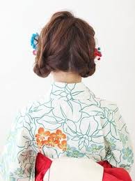 ミディアム浴衣 おだんご風のローツインテール 浴衣に合う髪型 髪型 おだんご 成人式 ヘアスタイル ミディアム