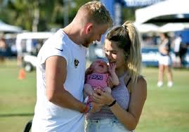 Er spielt für die los angeles rams in der national football league (nfl). A Look At Cooper Kupp S Nfl Career Highs Wife How Tall He Is