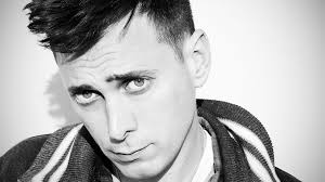 Slimane est le vainqueur de la saison 5 (2016) de l'émission the voice. Hedi Slimane The Designer Dividing The Fashion World Bbc Culture