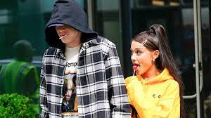 I feel like i won a contest. the couple started dating in may and there was speculation earlier this month they were planning to get married. Ariana Grande Verrat Intimes Zu Ihrem Verlobten Pete Davidson
