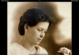 What is the approximate date of the family photograph featuring Rose Henson  Rudder?