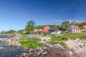 Please add to it, or discuss it at the etymology scriptorium.) bornholm c (genitive bornholms). Sonneninsel Bornholm