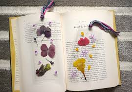 Browse and use various backgrounds and frames. Diy Pressed Flower Laminated Bookmarks How To Make A Bookmark Art On Cut Out Keep