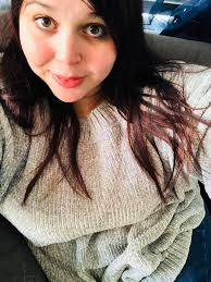 Shopping at Queen Bee Boutique in Brookings, Oregon