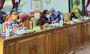 Pada umumnya, loker dilengkapi dengan sebuah kunci pengaman berupa kunci konvensional. Senang 300 Karyawan Pabrik Triplek Vaksin Gratis Di Kodim 0804 Magetan Suara Kumandang
