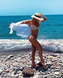 Strictly come dancing✨, tv personality, and overall nice human being! Streng Ist Janette Manrara Aktien Throwback Snap Aus Ihrem Letzten Urlaub Auf Teneriffa Aktuelle Boulevard Nachrichten Und Fotogalerien Zu Stars Sternchen