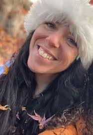 Lynette Tracy's Instagram, Twitter & Facebook