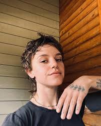 Back in the ol hometown of Stratford prepping for my show tomorrow night  with my band at @rockthemuse ✨✨ It's been a minute since I've been back  around to play a show,