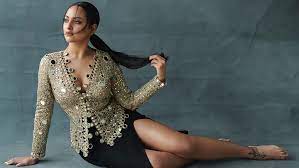 Actrice et chanteuse indienne (fr). Sonakshi Sinha Recites Poem In Support Of Protesting Farmers See Video Orissapost