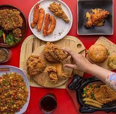 Ayam geprek, ayam goreng tepung yang digeprek lalu disajikan pakai sambal bawang. Rocket Chicken Puyung Home Facebook