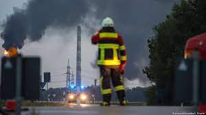 Police in upper bavaria said eight people were injured by a fire that. Oil Refinery Explosion Injures Several In South Germany News Dw 01 09 2018