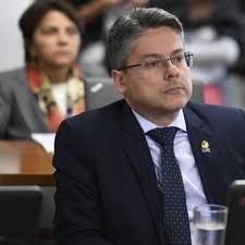 PGR cita desvio de finalidade e foco ‘eleitoreiro’ de Vieira ao decidir sobre denúncia de Gilmar