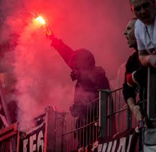 Eintracht frankfurt hat auch das dritte spiel in der. Ultras Dfb Will Schon Besitz Von Pyro Unter Strafe Stellen Welt