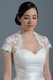 Puede llevarlo casi cualquier novia del planeta, porque favorece a todas las estaturas y tamaños de mujeres. Chaqueta Para Vestidos De Novias Con Mangas Cortas De Encaje Encaje Para Trajes De Boda Vestidos De Novia Bolero De La Boda