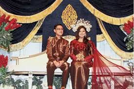 Susulan tersebarnya beberapa keping gambar yang dikatakan mirip kepada dua pemimpin muda parti dap zairil khir johari dan dyana sofya md daud, saya berpendapat perlunya 'mereka berdua' untuk tampil membuat kenyataan sama ada menafikan perkara tersebut ataupun mengiayakannya. Dyana Sofya Mohd Daud News Dyana Sofya Mohd Daud