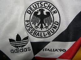 Wiedererkennbar muss es sein, modern, aber nicht verspielt, dem zeitgeist entsprechend, aber nicht aufdringlich. Original Fussball Trikot Deutschland Dfb Wm 1990 Germany Shirt Matthaus 10 Jersey 539348289