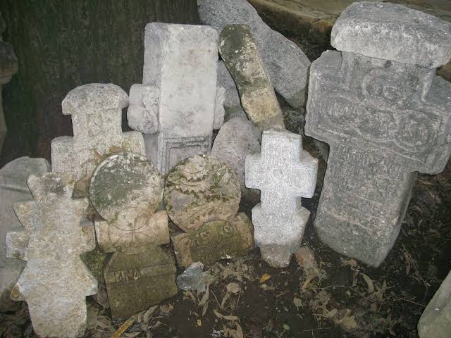 Monument funerar curățat cu MemorialClean™
