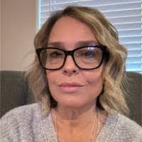 Kari Locke's Instagram, Twitter & Facebook