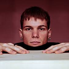 Nachtkritik: So war das Konzert von Jungstötter in der Volksbühne