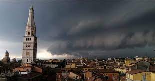 All'improvviso l'inferno di vento e grandine. Temporale Grandine E Climate Change Facciamo Chiarezza
