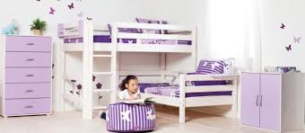 Cameretta per ragazzi dai colori solari e rilassanti, realizzata all'insegna di chi vuole disporre di due. Letti A Castello Angolari Per Bambini 23 Foto Modello Per Bambini Per Due Con Un Armadio E Un Tavolo O Un Banco Di Scuola Basso