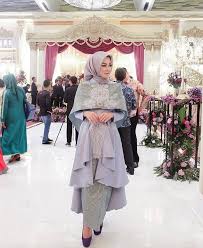 Baju kebaya buat perpisahan kelas 9. 40 Model Kebaya Muslim Yang Stylish Dan Trendi Untuk Kondangan Updated 2021 Bukareview