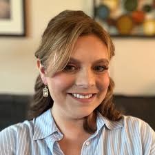 Watch McKenzie Kurtz and Alex Brightman perform a new Schmigadoon song,  "Not That Kinda Gal," before their The Kennedy Center premiere!