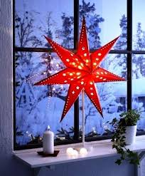 Beleuchtete Weihnachtssterne Furs Fenster Und 40 Weitere Ideen Selber Basteln Wohnideen Und Dekoration Gebastelte Weihnachtsdekoration Weihnacht Fenster Gemutliche Weihnachten