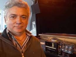 Manolo Calderón fuiste mentor y tutor en mi desarrollo artístico, y para  muchos en el camino de la música, Gracias!!! por tu cariño, por tu  respaldo, apoyo y compartir tu enorme experiencia