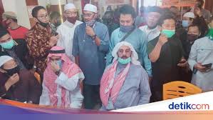 Discover new releases by top artists. Syekh Ali Jaber Sempat Cegah Massa Agar Tak Amuk Penusuknya