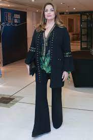18.06.21 , 09:57 dior cruise 2022 collection: Antzela Gkerekoy H Throwback Fwtografia Me Ton Tolh Boskopoylo Glance