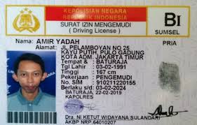 Di indonesia, surat izin mengemudi (sim) adalah bukti registrasi dan identifikasi yang diberikan oleh polri kepada seseorang yang telah memenuhi persyaratan administrasi, sehat jasmani dan rohani, memahami peraturan lalu lintas dan terampil mengemudikan kendaraan bermotor. 10 Jenis Sim Surat Izin Mengemudi Kendaraan Motor Mobil A C D B Salamadian