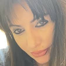 Eva Palumbo's Instagram, Twitter & Facebook