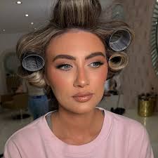 Peachy glam for our gorgeous @chloelorainebeauty 🍑😍