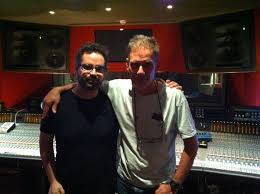 A native of baytown, texas, he has worked with numerous artists and musicians, including arctic monkeys, state radio, pell mell, apartment 26, elvis costello, peter gabriel, pearl jam, tom waits. Tchad Blake Electrico