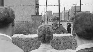 Unter der überschrift denen geht es um nichts anderes als geld (online) und in der seelenkartei (print, s. Berliner Mauer Ganz Personlich Geschichte Dw 05 02 2018