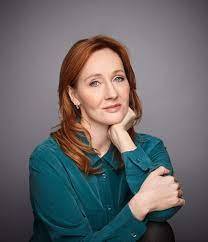 Rowling is best known as the british author of the harry potter series, the bestselling book series in history with more than 400 million copies sold and one of the most popular movie series of all time. J K Rowling Befeuert Kontroverse Um Transphobe Statements