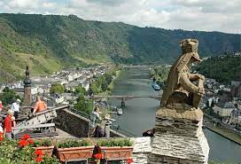 Gemeinsam sorglosen urlaub in 200+ parks, campingplätzen und hotels bei roompot genießen. Cochem Castle The German Way More