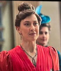 Is the woman in the last scene of The Gilded Age similar to Cora from  Downton Abbey?