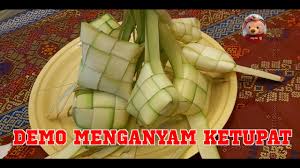 Saya telah pelajari lebih tentang makanan tradisional melayu. Demo Menganyam Kelongsong Ketupat Premium Step By Step Youtube